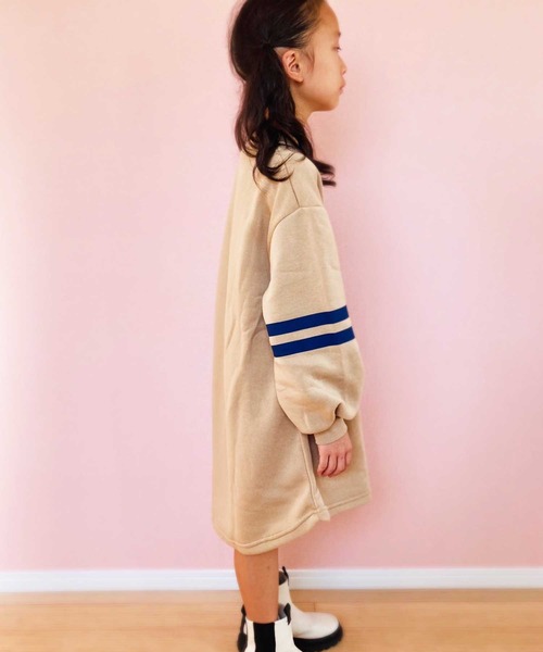 THE CASUAL（カジュアル）の「選べる18カラービッグシルエットボリューム袖ワンピース（ワンピース・キッズ・ブラック系/ベージュ系1/ベージュ/オートミール/ダークグリーン/キャメル/グレー系2/ベージュ系/ブラック/グレイッシュベージュ/ダークグリーン系/チャコール/杢グレー/ヘザーチャコール/グレー系/グレー系1/ピンク/ネイビー・150cm/110cm/130cm/120cm/160cm/140cm）」の22枚目の写真