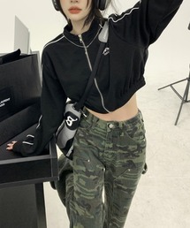 『.KOM/ドットケーオーエム』パイピングワンポイント刺繍クロップドジャージ