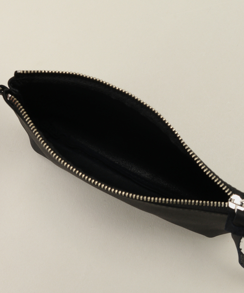 hobo（ホーボー）の「【hobo×JOURNAL STANDARD/ホーボー】別注 PAIR CASE COW LEATHER WITH STRAP（クラッチバッグ・メンズ・ブラック/チョコ・FREE）」の6枚目の写真