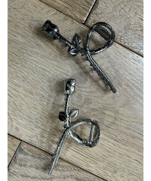 EATME(イートミー)の「ローズバンスクリップ(バレッタ/ヘアクリップ・レディース・シルバー/ブラック・FREE)」の1枚目の写真