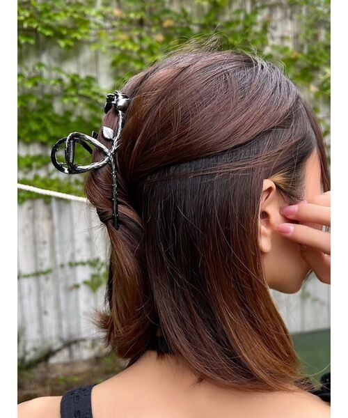 EATME(イートミー)の「ローズバンスクリップ(バレッタ/ヘアクリップ・レディース・シルバー/ブラック・FREE)」の4枚目の写真