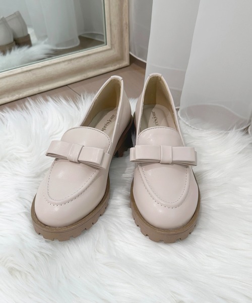 apres jour（アプレジュール）の「リボンローファー【ZOZOTOWN限定アイテム】（ローファー・レディース・ベージュ/ブラック・MEDIUM/LARGE/X-LARGE/SMALL）」の2枚目の写真