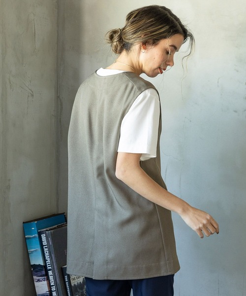 BAYFLOW（ベイフロー）の「リネンライクVネックベスト（ベスト・レディース・ネイビー/カーキ/ベージュ・FREE）」の4枚目の写真