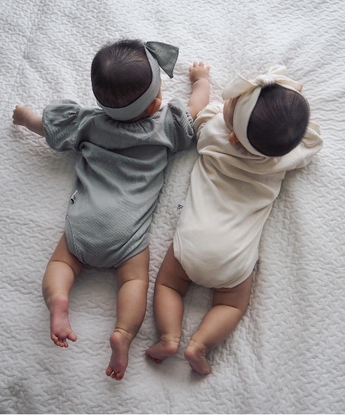 MAKE YOUR DAY（メイクユアデイ）の「無地リブ襟付きパフスリーブロンパス（ロンパース・キッズ・オレンジ/ピンク/ミント/オフホワイト・80/70）」の11枚目の写真