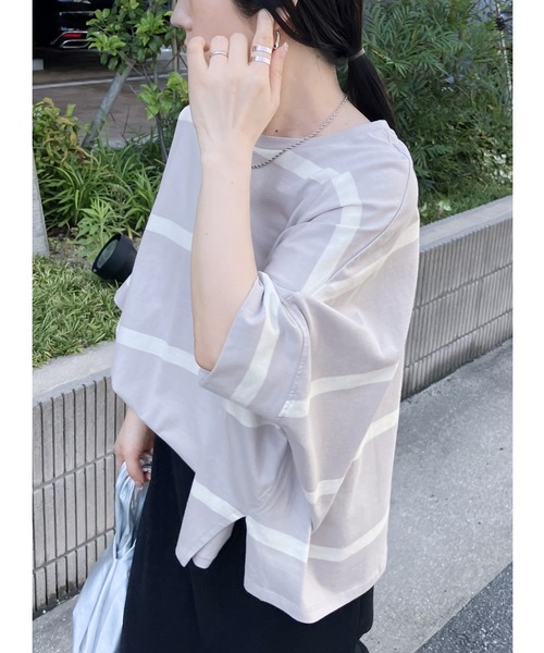 reca（レカ）の「ゆるっとラクにオシャレが決まる！ドルマンボーダーカットソー（Tシャツ/カットソー・レディース・ブラック/ラベンダー/グレイッシュベージュ/オフホワイト/グレー系その他・M）」の3枚目の写真