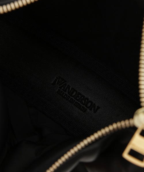 JW Anderson（ジェイダブリューアンダーソン）の「バッグ（ハンドバッグ・レディース・ブラック・ONE SIZE）」の7枚目の写真