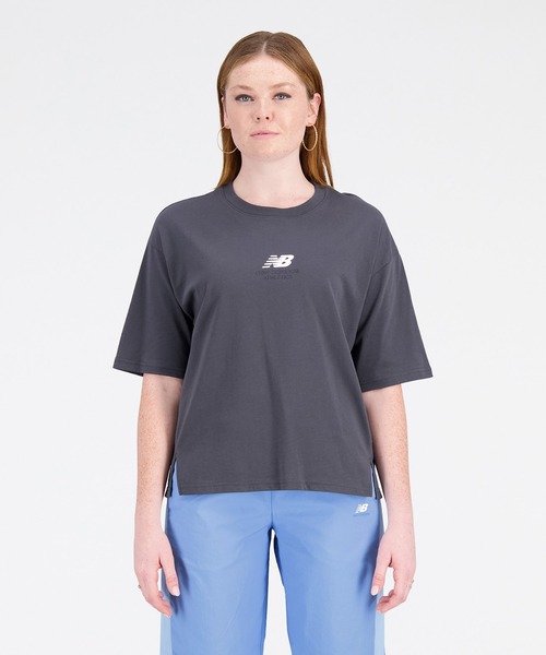 NEW BALANCE(ニューバランス)の「NB Athletics オーバーサイズショートスリーブTシャツ(Tシャツ/カットソー・レディース・ブルー系その他/ブラック/グレイッシュベージュ・SMALL/MEDIUM/X-LARGE/LARGE)」の1枚目の写真