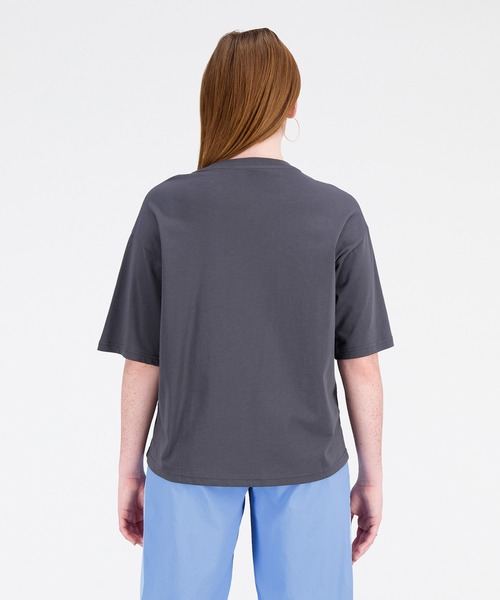 NEW BALANCE(ニューバランス)の「NB Athletics オーバーサイズショートスリーブTシャツ(Tシャツ/カットソー・レディース・ブルー系その他/ブラック/グレイッシュベージュ・SMALL/MEDIUM/X-LARGE/LARGE)」の5枚目の写真