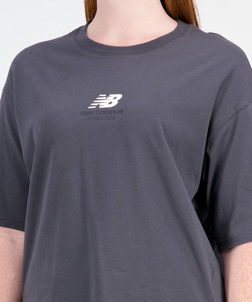 NEW BALANCE(ニューバランス)の「NB Athletics オーバーサイズショートスリーブTシャツ(Tシャツ/カットソー・レディース・ブルー系その他/ブラック/グレイッシュベージュ・SMALL/MEDIUM/X-LARGE/LARGE)」の6枚目の写真
