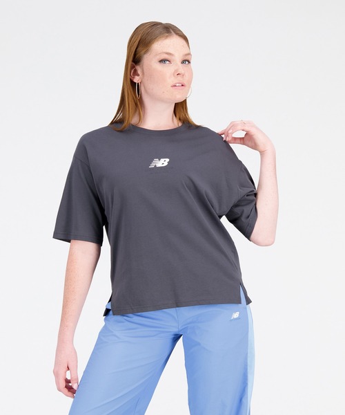 NEW BALANCE(ニューバランス)の「NB Athletics オーバーサイズショートスリーブTシャツ(Tシャツ/カットソー・レディース・ブルー系その他/ブラック/グレイッシュベージュ・SMALL/MEDIUM/X-LARGE/LARGE)」の7枚目の写真