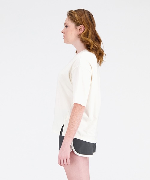 NEW BALANCE(ニューバランス)の「NB Athletics オーバーサイズショートスリーブTシャツ(Tシャツ/カットソー・レディース・ブルー系その他/ブラック/グレイッシュベージュ・SMALL/MEDIUM/X-LARGE/LARGE)」の9枚目の写真