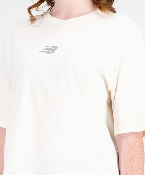NEW BALANCE(ニューバランス)の「NB Athletics オーバーサイズショートスリーブTシャツ(Tシャツ/カットソー・レディース・ブルー系その他/ブラック/グレイッシュベージュ・SMALL/MEDIUM/X-LARGE/LARGE)」の12枚目の写真