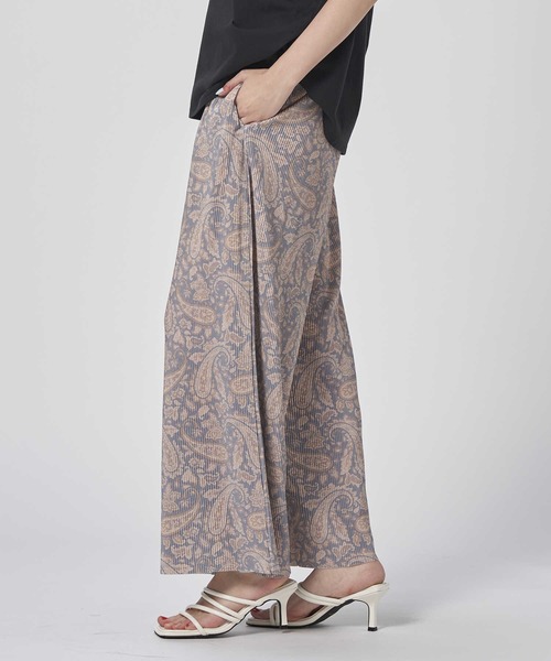 HONEYSUCKLE ROSE（ハニーサックルローズ）の「【接触冷感】【HONEYSUCKLE ROSE】サラサラ柄プリーツパンツ（その他パンツ・レディース・ブラック×ホワイト/ホワイト×カーキブラウン/チャコールグレー×ブラック/ベージュ・M-L）」の12枚目の写真