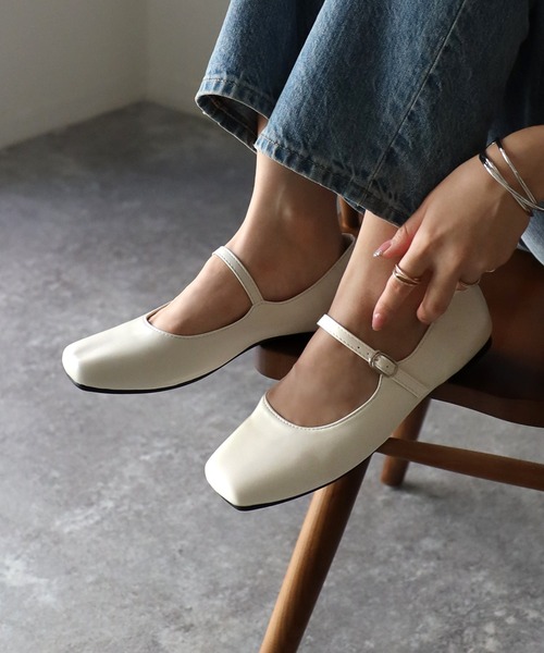 Riberry（リベリー）の「スクエアトゥメリージェーン（パンプス・レディース・ブラック/ホワイト/ベージュ/シルバー/ゴールド・MEDIUM/LARGE）」の2枚目の写真