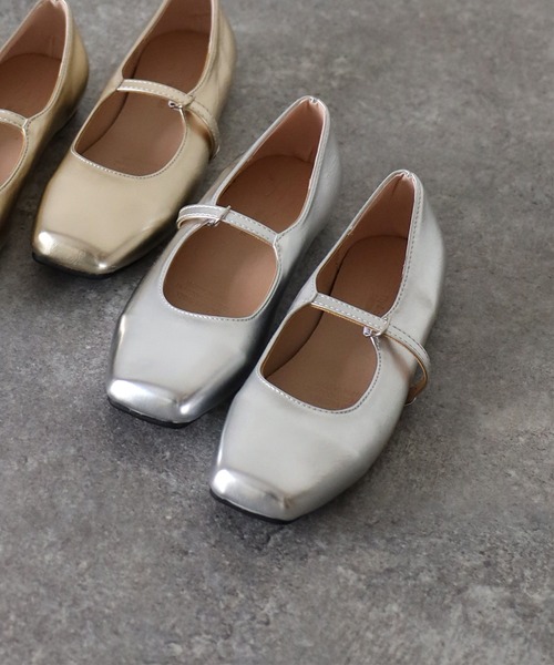 Riberry（リベリー）の「スクエアトゥメリージェーン（パンプス・レディース・ブラック/ホワイト/ベージュ/シルバー/ゴールド・MEDIUM/LARGE）」の4枚目の写真