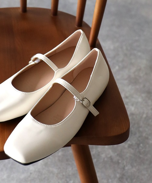 Riberry（リベリー）の「スクエアトゥメリージェーン（パンプス・レディース・ブラック/ホワイト/ベージュ/シルバー/ゴールド・MEDIUM/LARGE）」の10枚目の写真