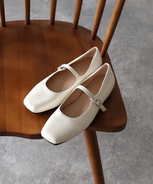 Riberry（リベリー）の「スクエアトゥメリージェーン（パンプス・レディース・ブラック/ホワイト/ベージュ/シルバー/ゴールド・MEDIUM/LARGE）」の6枚目の写真