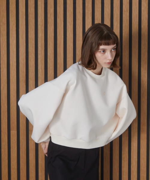 MIRO AMURETTE(ミロアミュレット)の「niwatori charm punch sweat/チャーム付きスウェット(スウェット・レディース・アイボリー/グレー・FREE)」の3枚目の写真