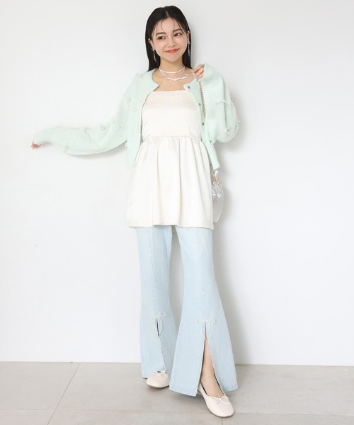 one after another NICE CLAUP(ワンアフターアナザーナイスクラップ)の「【ribbon collection】パールリボンフレアデニム(デニムパンツ・レディース・サックスブルー/インディゴブルー・SMALL/MEDIUM)」の7枚目の写真