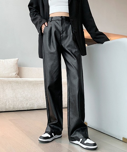 GLAMOROUS JANE(グラマラスジェーン)の「フェイクレザーストレートパンツ(その他パンツ・レディース・ブラック・S/L/M)」の4枚目の写真