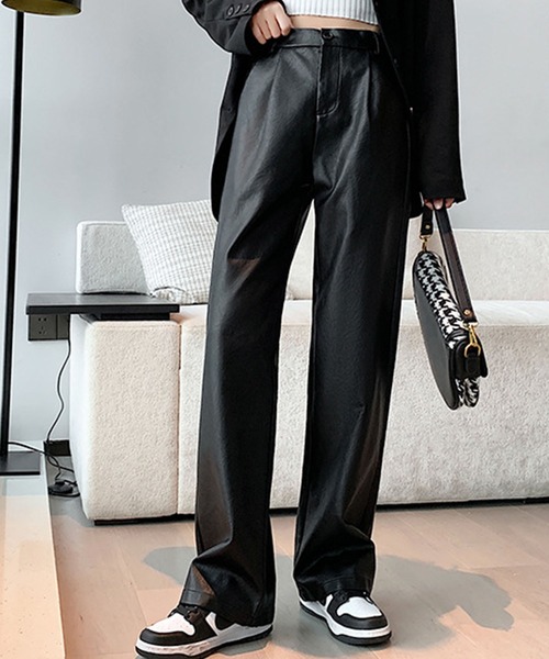 GLAMOROUS JANE(グラマラスジェーン)の「フェイクレザーストレートパンツ(その他パンツ・レディース・ブラック・S/L/M)」の5枚目の写真