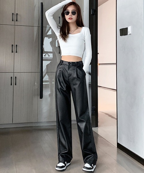 GLAMOROUS JANE(グラマラスジェーン)の「フェイクレザーストレートパンツ(その他パンツ・レディース・ブラック・S/L/M)」の6枚目の写真