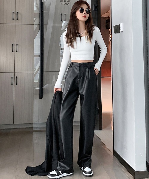 GLAMOROUS JANE(グラマラスジェーン)の「フェイクレザーストレートパンツ(その他パンツ・レディース・ブラック・S/L/M)」の7枚目の写真