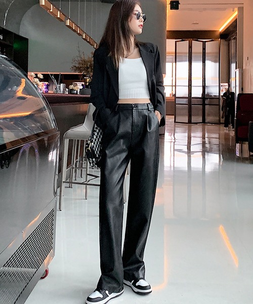 GLAMOROUS JANE(グラマラスジェーン)の「フェイクレザーストレートパンツ(その他パンツ・レディース・ブラック・S/L/M)」の9枚目の写真