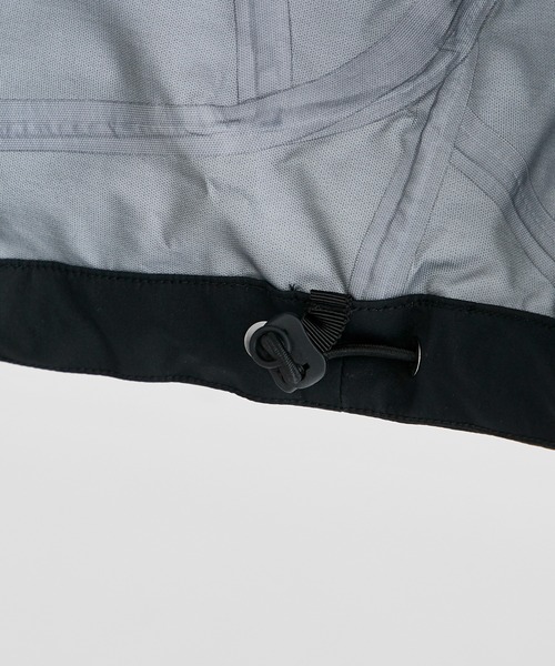 WHITE MOUNTAINEERING(ホワイトマウンテニアリング)の「【White Mountaineering/ホワイトマウンテニアリング】GORE-TEX 30D ASYMMETRY JACKET/ゴアテックス30Dアシンメトリージャケット(マウンテンパーカー・メンズ・ブラック・0/1/2)」の6枚目の写真