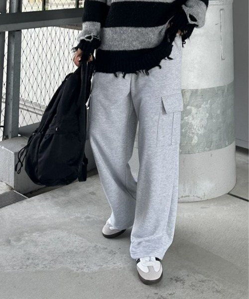 COLONY 2139（コロニートゥーワンスリーナイン）の「ワイドカーゴスウェットパンツ（カーゴパンツ・メンズ・グレー/ブラック・LARGE/MEDIUM）」の2枚目の写真