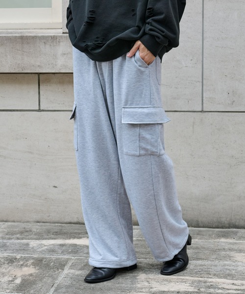 COLONY 2139（コロニートゥーワンスリーナイン）の「ワイドカーゴスウェットパンツ（カーゴパンツ・メンズ・グレー/ブラック・LARGE/MEDIUM）」の3枚目の写真