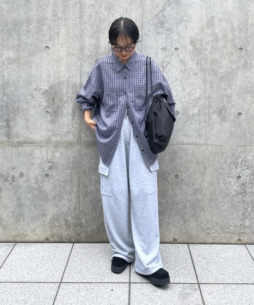 COLONY 2139（コロニートゥーワンスリーナイン）の「ワイドカーゴスウェットパンツ（カーゴパンツ・メンズ・グレー/ブラック・LARGE/MEDIUM）」の12枚目の写真