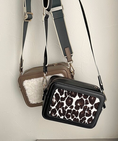 fredy emue（フレディエミュ）の「ボックステープショルダーポシェット（ショルダーバッグ・レディース・ベージュ/ブラック系その他3・FREE）」の2枚目の写真