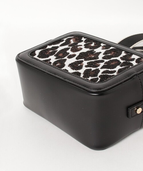 fredy emue（フレディエミュ）の「ボックステープショルダーポシェット（ショルダーバッグ・レディース・ベージュ/ブラック系その他3・FREE）」の6枚目の写真