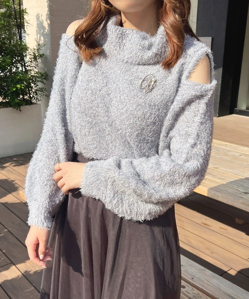 apres jour(アプレジュール)の「ブローチ+ニットトップス【ZOZOTOWN限定アイテム】(ニット/セーター・レディース・オフホワイト/サックスブルー/ピンク/ブラック・X-LARGE/フリー)」の3枚目の写真