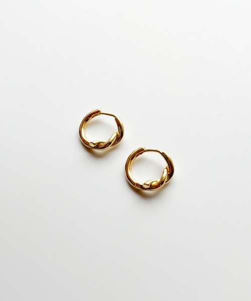 yu-ka（ユーカ）の「YU-KA:シングルノット フープピアス（ピアス（両耳用）・レディース・シルバー/ゴールド・FREE）」の6枚目の写真