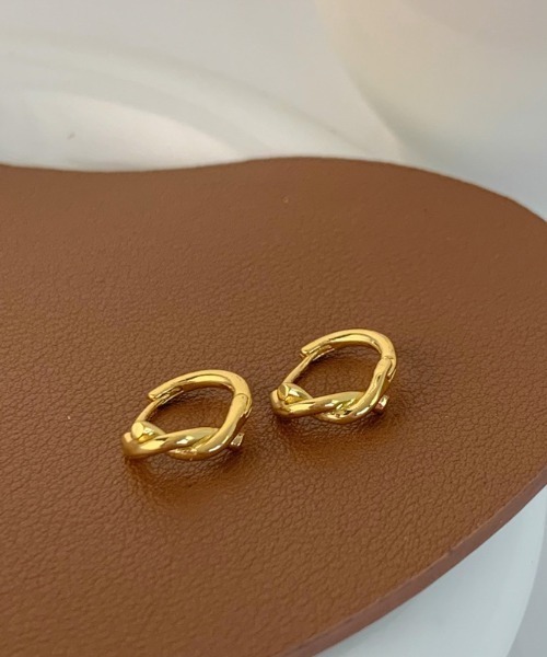 yu-ka（ユーカ）の「YU-KA:シングルノット フープピアス（ピアス（両耳用）・レディース・シルバー/ゴールド・FREE）」の8枚目の写真