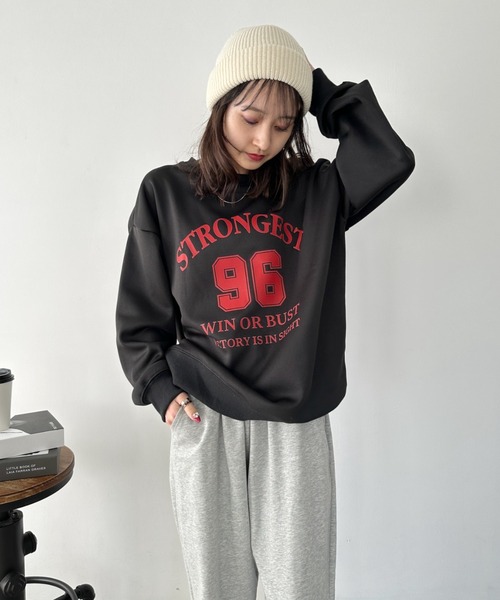 CLEA（クレア）の「ナンバーカレッジロゴ裏起毛スウェットプルオーバー（スウェット・レディース・レッド/ブラック/オートミール・FREE）」の13枚目の写真
