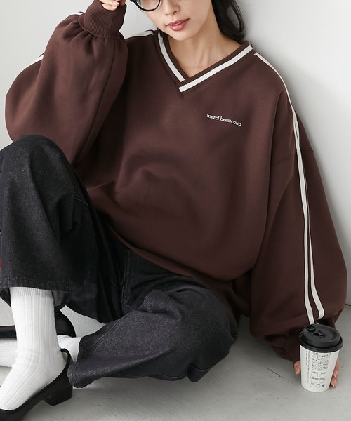 BONLECILL(ボンルシール)の「裏起毛 配色袖ラインVネックスウェットプルオーバー(スウェット・レディース・チャコールグレー/オートミール/グリーン/ブラウン/レッド・FREE)」の3枚目の写真