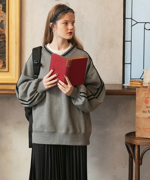 BONLECILL(ボンルシール)の「裏起毛 配色袖ラインVネックスウェットプルオーバー(スウェット・レディース・チャコールグレー/オートミール/グリーン/ブラウン/レッド・FREE)」の19枚目の写真