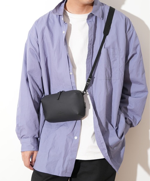 UCON ACROBATICS（ユーコンアクロバティックス）の「【UCON ACROBATICS/ユーコンアクロバティックス】ANDO MEDIUM（ショルダーバッグ・メンズ・ベージュ/パープル系その他/ブラック・FREE）」の2枚目の写真