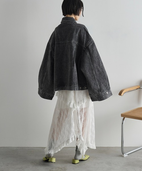 THE YOn（ザヨン）の「スーパーワイドスリーブデニムジャケット（デニムジャケット・レディース・ブルー/ライトブルー/ブラック・FREE）」の17枚目の写真