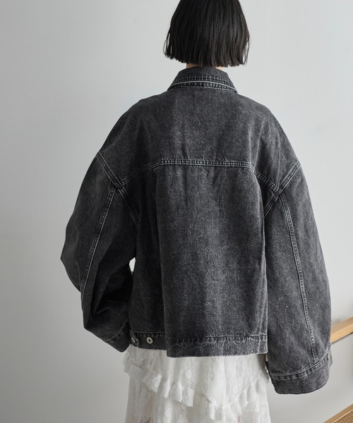 THE YOn（ザヨン）の「スーパーワイドスリーブデニムジャケット（デニムジャケット・レディース・ブルー/ライトブルー/ブラック・FREE）」の7枚目の写真