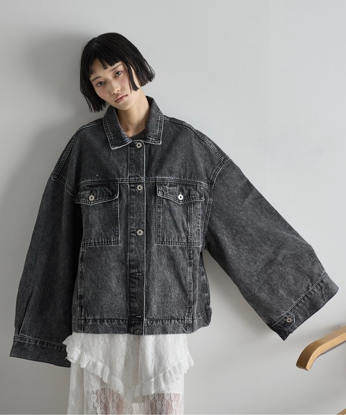 THE YOn（ザヨン）の「スーパーワイドスリーブデニムジャケット（デニムジャケット・レディース・ブルー/ライトブルー/ブラック・FREE）」の4枚目の写真