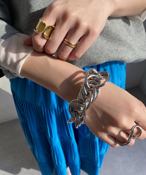 DouDou(ドゥドゥ)の「パイプボリュームブレスレット(ブレスレット・レディース・ゴールド/シルバー・FREE)」の3枚目の写真