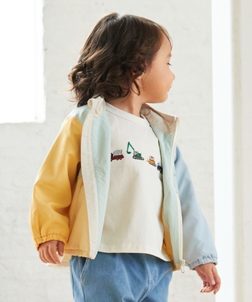 petit main(プティマイン)の「【リンク/撥水加工】切替ウィンブレ(キッズサイズ)(ブルゾン・キッズ・レッド/イエロー/ラベンダー/ライトベージュ/アイボリー/ピンク・110cm/90cm/80cm/100cm/130cm/120cm)」の4枚目の写真