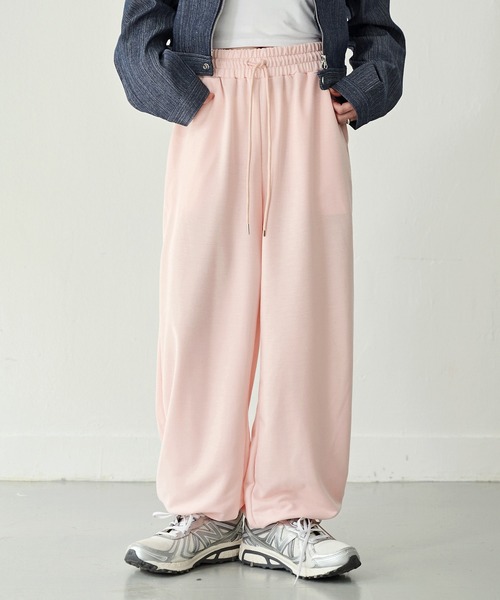 UNE MANSION（ユヌマンション）の「【通気性抜群春夏バージョン登場！】【男女兼用/UNISEX】【パンツストリングで調節可能】足長美脚シルエットワイドストレートストリングスウェットパンツ（スウェットパンツ・レディース・ピンク/ライトグレー/ブルー/グレー/ブラック・FREE）」の5枚目の写真