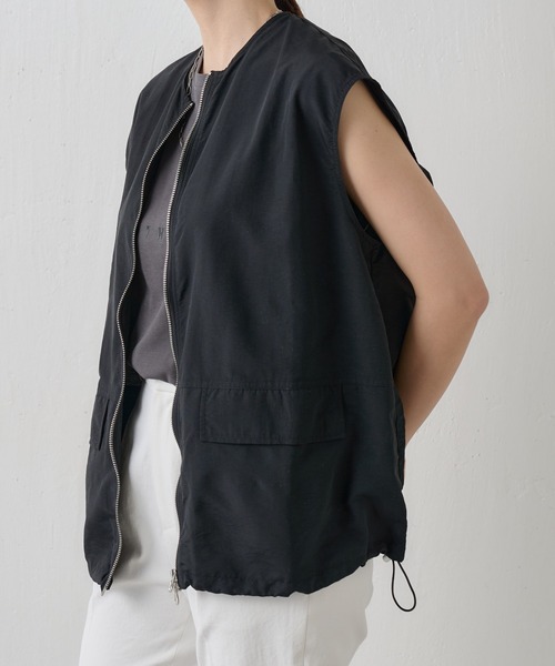 COLLAGE GALLARDAGALANTE（コラージュガリャルダガランテ）の「【OT】ドロストヘムナイロンベスト/WEB限定（ミリタリージャケット・レディース・ブラック・FREE）」の6枚目の写真