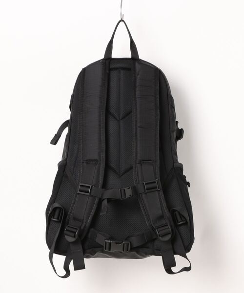 KELTY(ケルティ)の「【直営店限定 KELTY/ケルティ】ユーティリティデイパック/DAYHIKER 23L(バックパック/リュック・メンズ・ブラック/グレー系その他・ONE SIZE)」の3枚目の写真