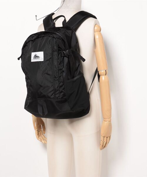 KELTY(ケルティ)の「【直営店限定 KELTY/ケルティ】ユーティリティデイパック/DAYHIKER 23L(バックパック/リュック・メンズ・ブラック/グレー系その他・ONE SIZE)」の6枚目の写真